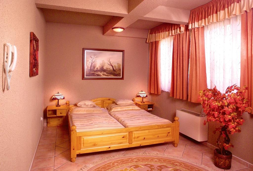 Fehér Hattyú Panzió Orosháza Habitación foto